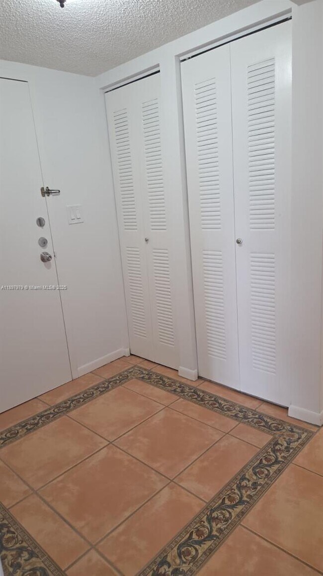 Foto del edificio - 5249 NW 7th St