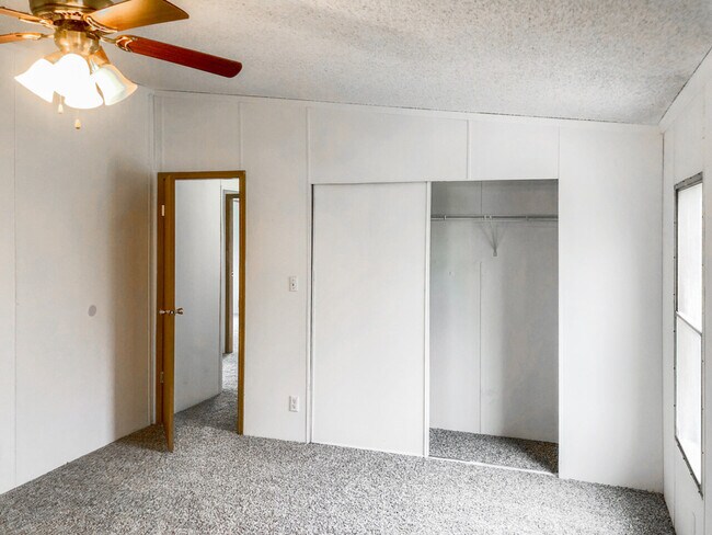 Building Photo - 277 Maple St