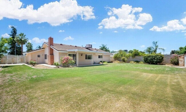 Foto del edificio - 6604 Cherrywood Ave
