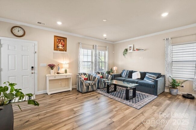 Building Photo - 613 Cedar Knoll Cir