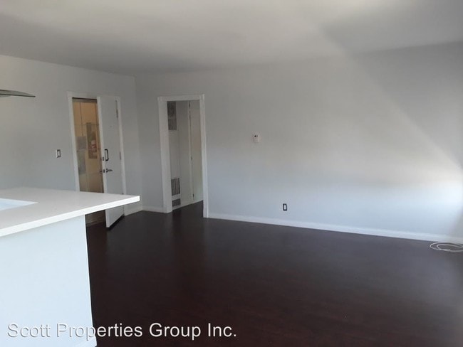 Building Photo - 10203-10215 Tabor St