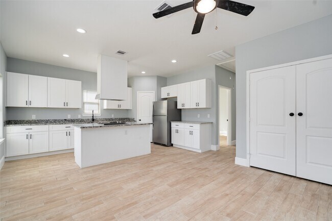 Foto del edificio - 5754 Reed Rd