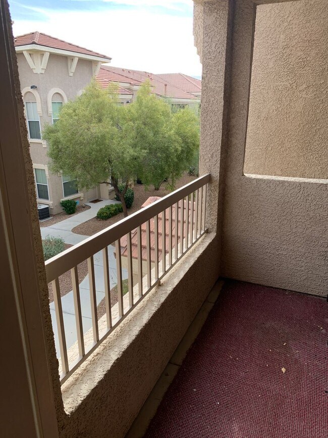 Foto del edificio - Gated Condo - One bedroom Upstairs  - Comm...