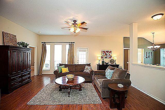 Foto del edificio - 313 Hampstead Dr