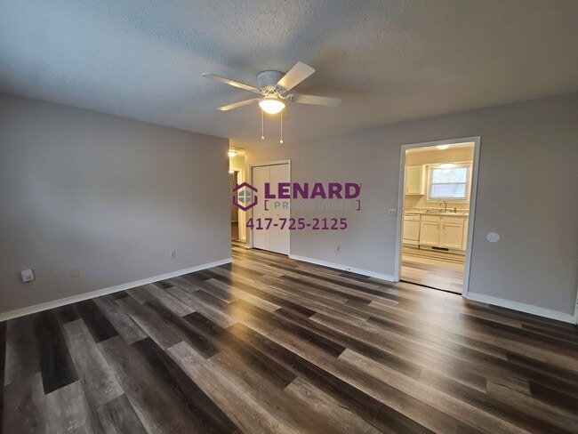 Foto del edificio - 204 E Division St