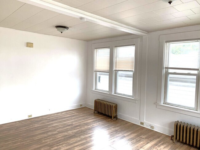 Photo - 304 Elizabeth Ave Apartments