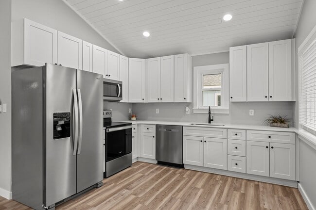 Building Photo - 122 Long Pond Loop