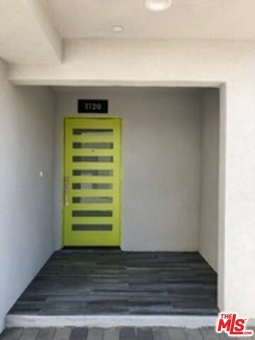Building Photo - 1120 N Heliotrope Dr