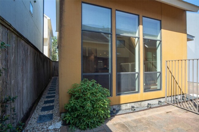 Foto del edificio - 4327 Eigel St