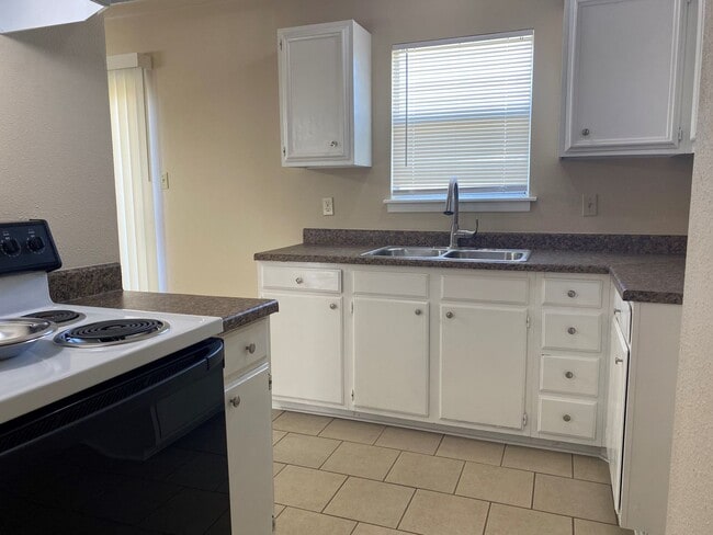 Building Photo - 1045 Vly Frg Dr