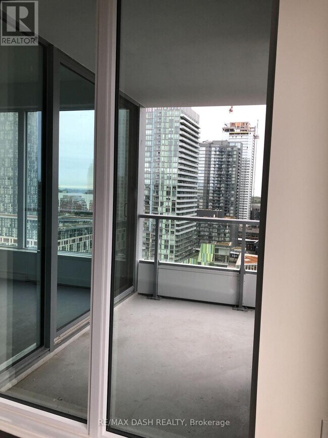 Building Photo - 27 Bathurst St