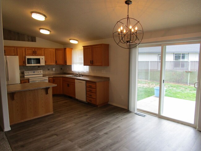 Foto del edificio - 3 Bedroom, 2 Bathroom Updated Home in Elk ...