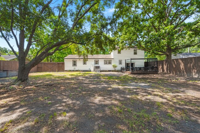 Foto del edificio - 2720 N Oakridge Cir