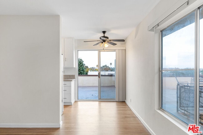 Foto del edificio - 2637 S Centinela Ave