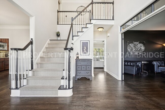 Building Photo - Living Large in Alpharetta