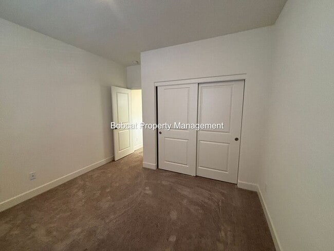 Building Photo - 925 Nelle Dr