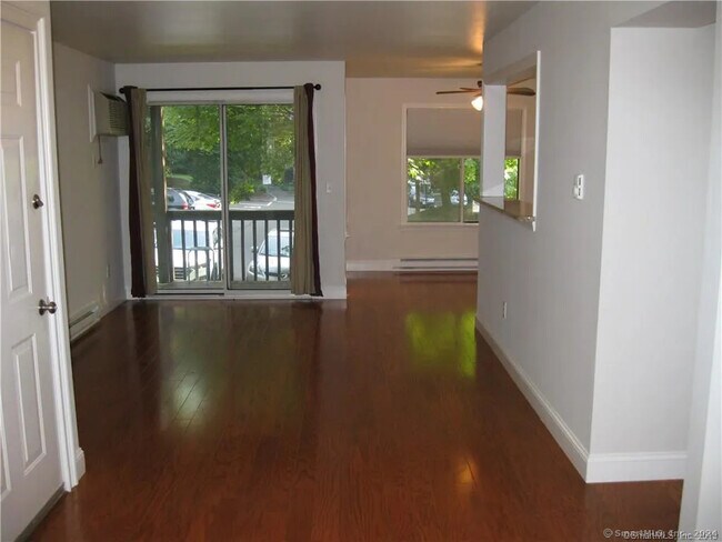 Building Photo - 20 E Pembroke Rd