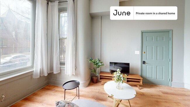 Foto del edificio - Room in Shared 5 bed/2 bath home in Columbia Heights