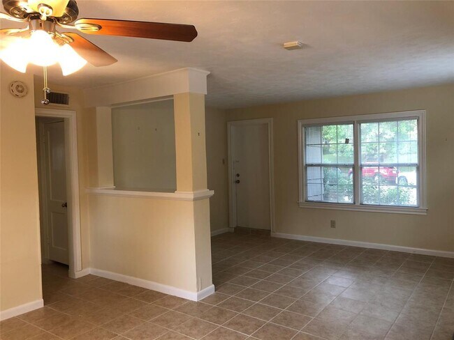 Living - 705 Stanford St