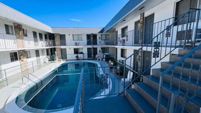 Foto del edificio - 1958 McKinley St Hollywood, FL 33020