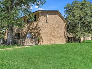 Building Photo - 2403 Bosque Dr