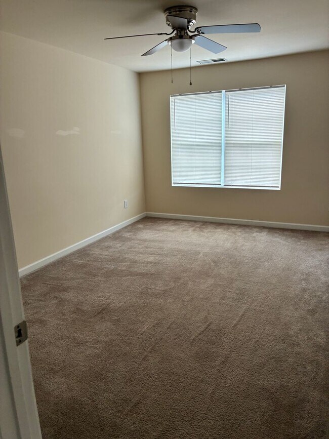 Foto del edificio - 38 Middlebrook Dr