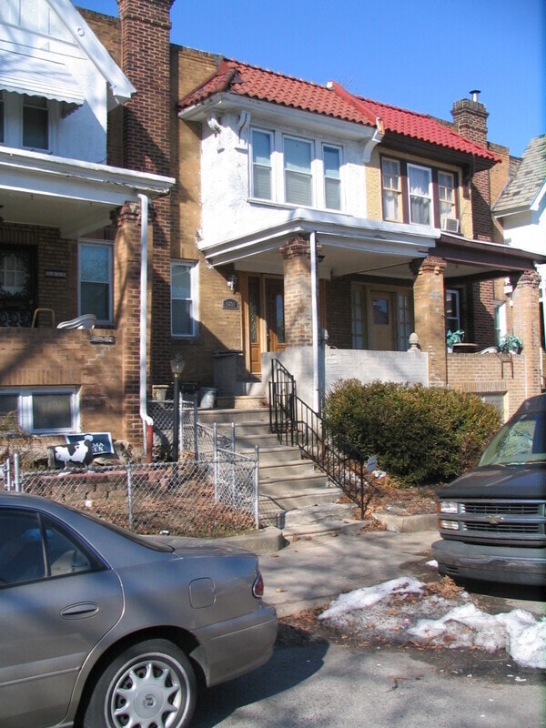 Building Photo - 5831 Woodcrest Ave