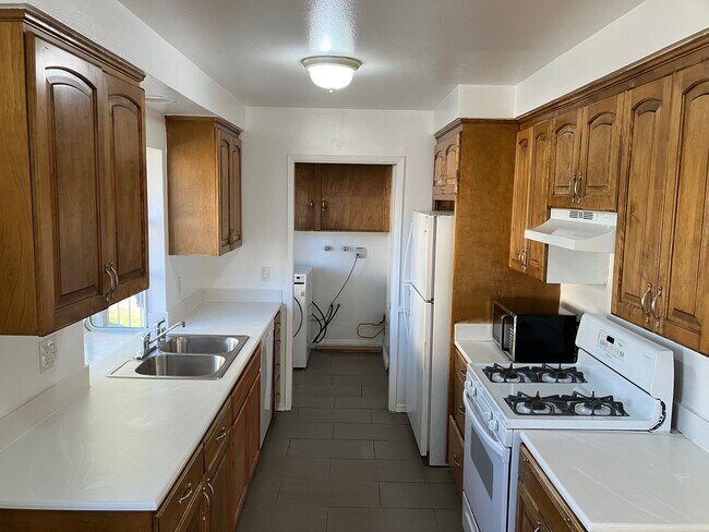 Kitchen - 6705 Shoup Ave