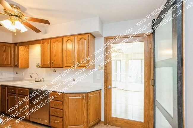 Foto del edificio - 1543 E 36th St