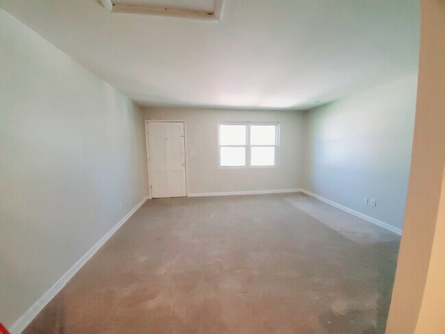 Large living room - 3193 E Point St