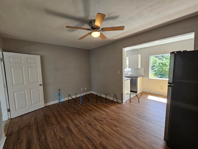 Foto del edificio - REDUCED $200!!  Cute 3/1 with updated kitc...