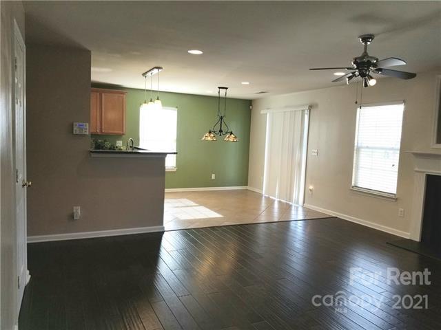 Building Photo - 10826 Mountain Springs Dr
