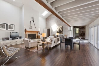 Building Photo - 470 Captains Neck Ln