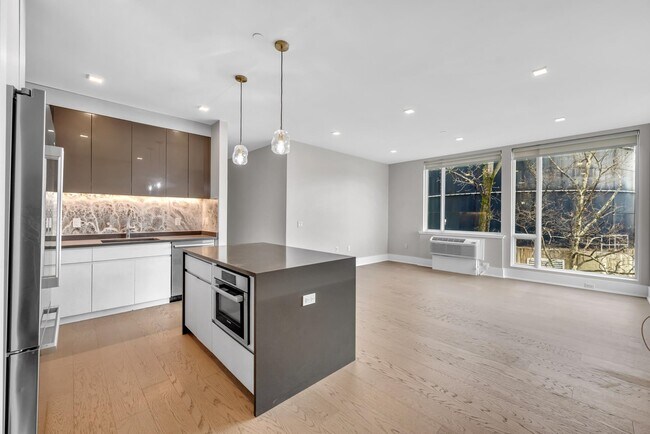 Foto del edificio - 7101 River Rd