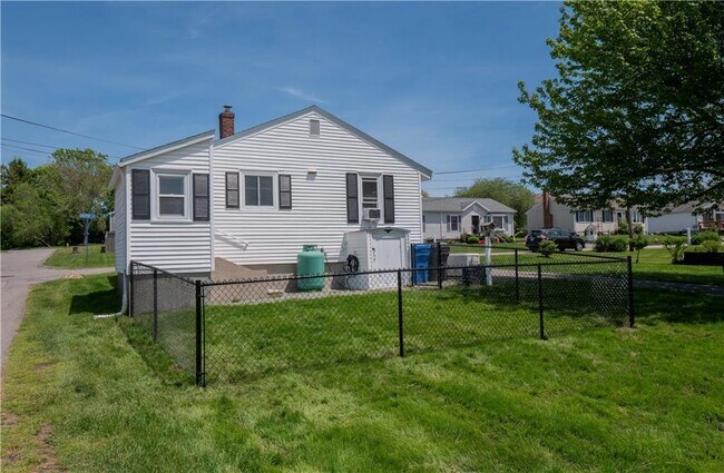 Building Photo - 40 Draper Ave