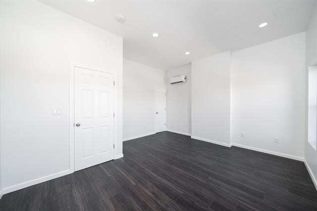 Building Photo - 258 Suydam Ave