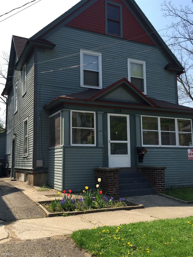 Primary Photo - 1314 Oak St