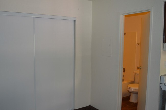 Foto del edificio - 4816 Koval Ln