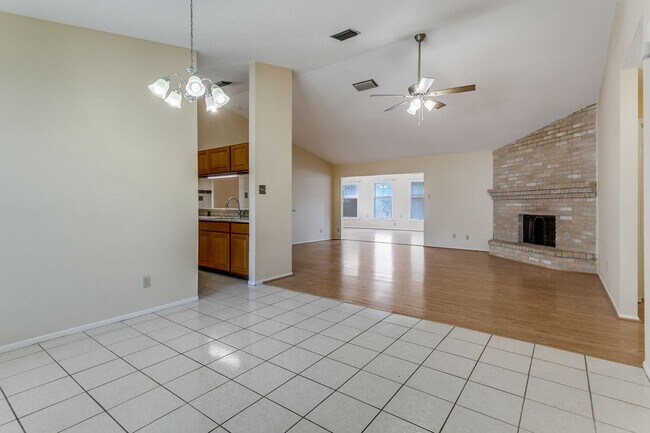 Foto del edificio - Charming 3-bedroom, 2 bath home in desirable Braun Station West