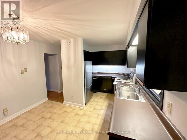 Photo du bâtiment - 940 Brucedale Ave E