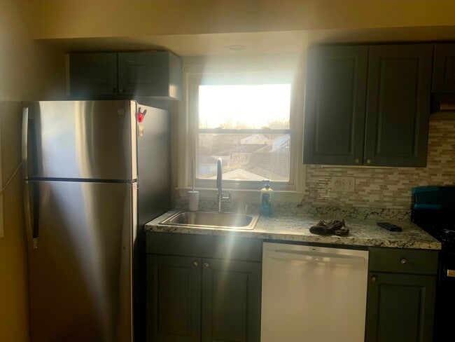 Foto del edificio - 726 Golden Ave