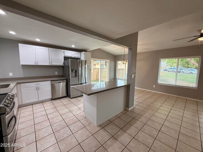 Foto del edificio - 14801 N 25th Dr