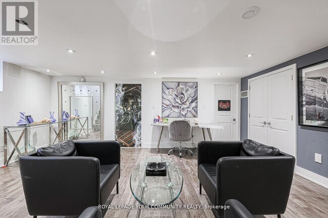 Building Photo - 52 Princeway Dr