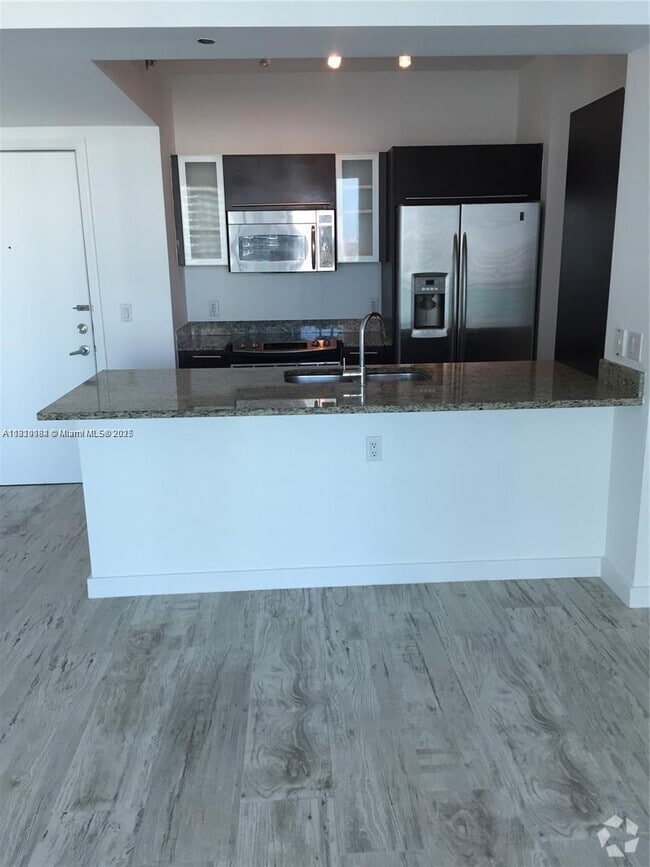 Building Photo - 951 Brickell Ave