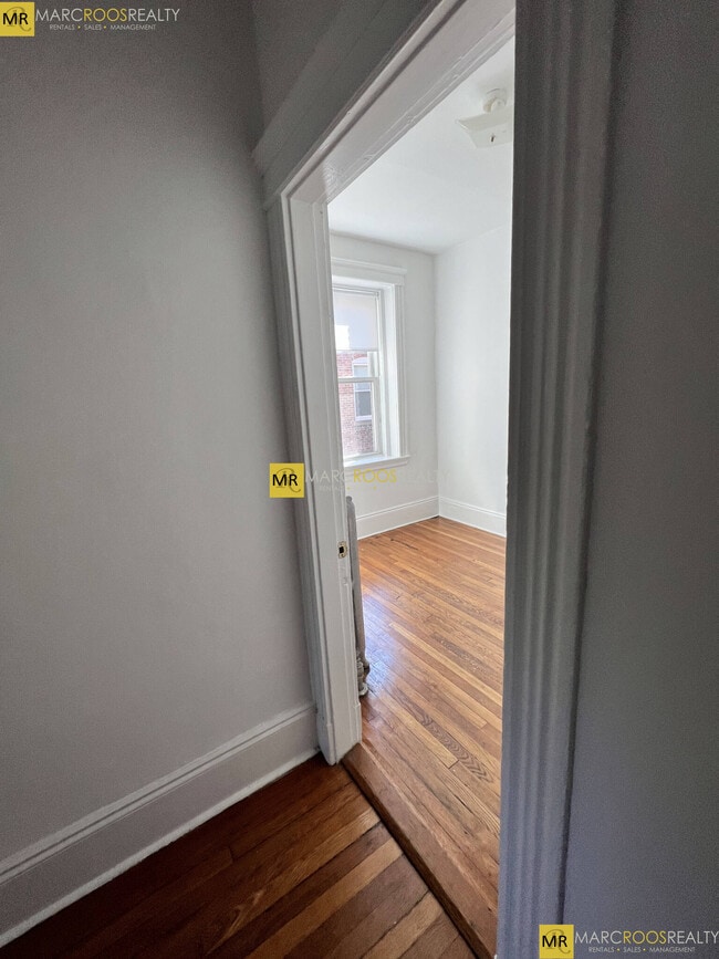 Building Photo - 124 Warren St