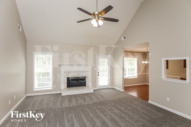 Building Photo - 136 Four Oaks Dr