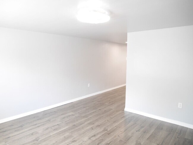 Foto del edificio - Freshly Renovated & Move-in Ready- Parkvil...