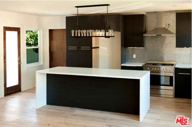 Foto del edificio - 5757 Vesper Ave