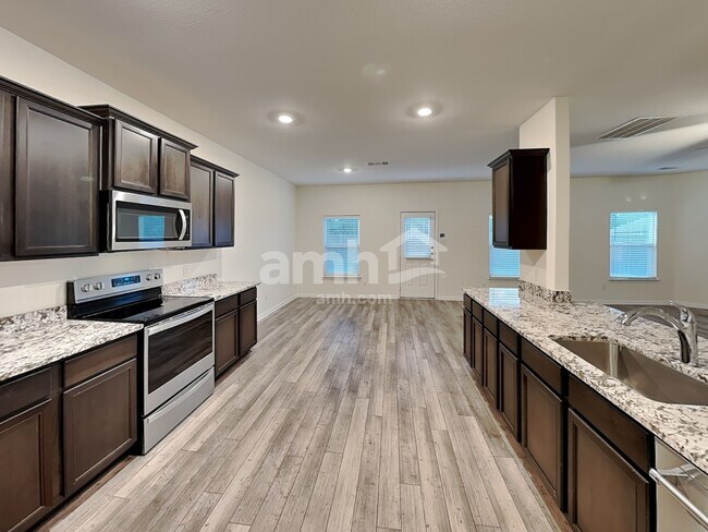 Building Photo - 1102 Treeta Trail