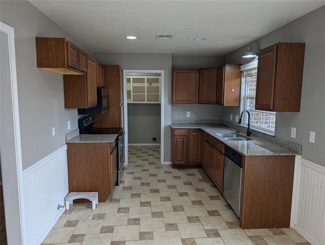 Foto del edificio - 16904 Meadow Lake Cir